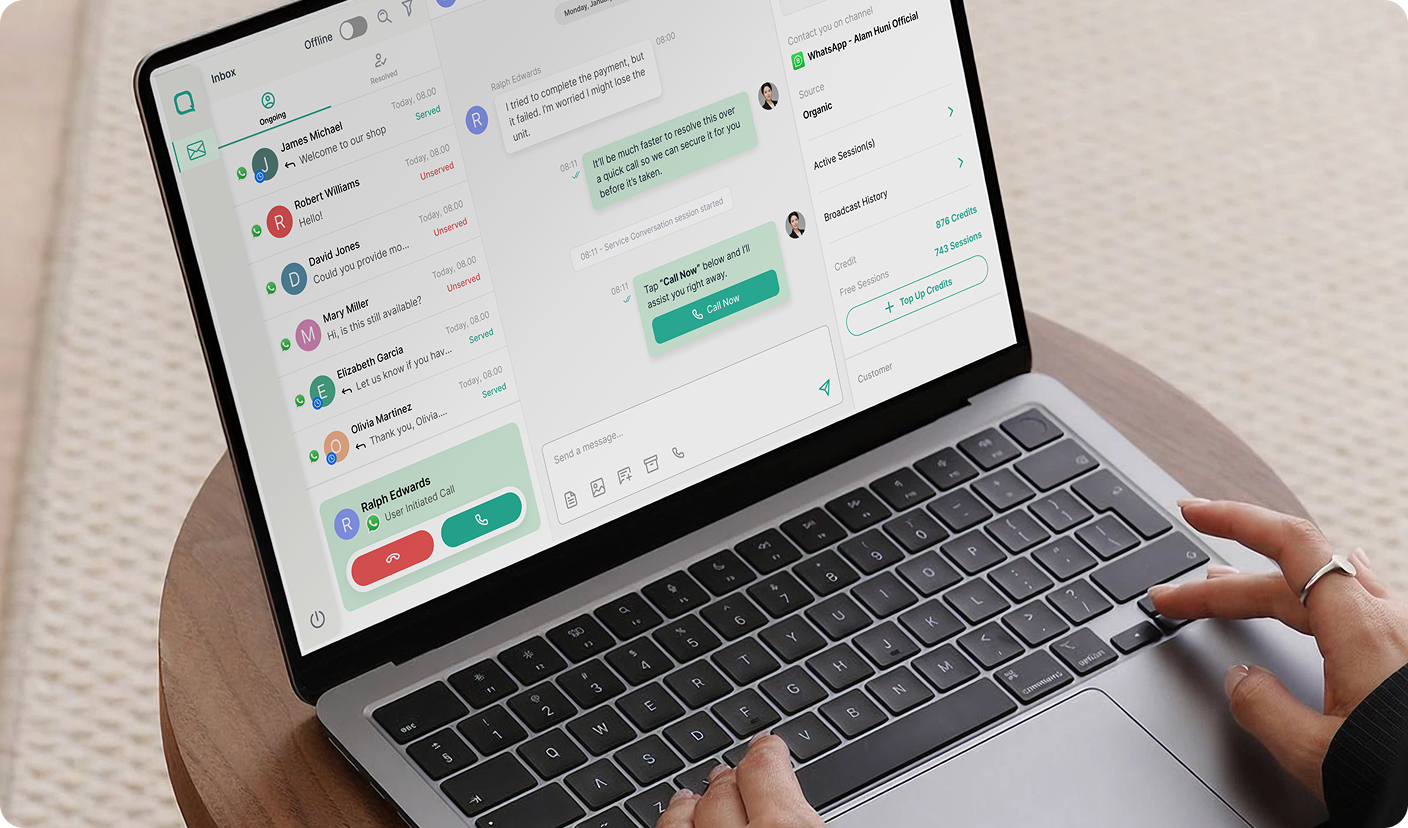 Antarmuka Qiscus Omnichannel di laptop — jadwalkan demo